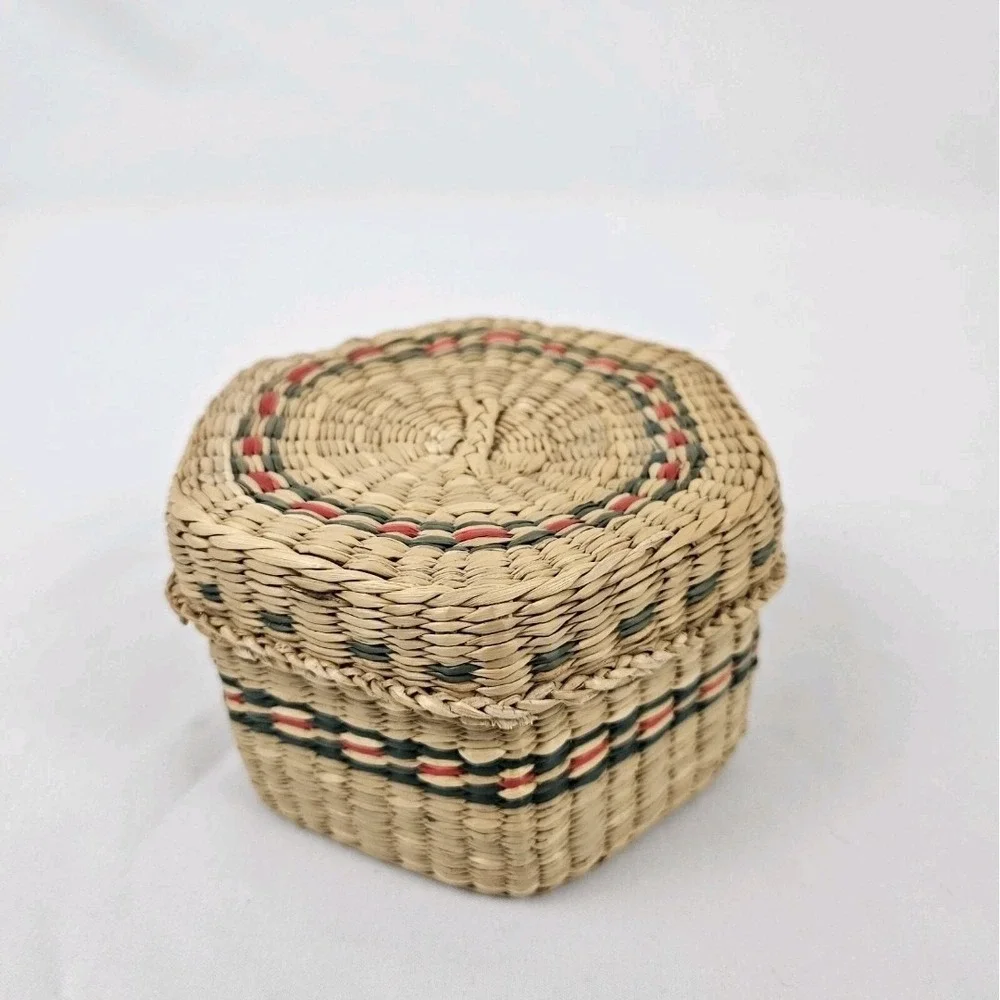 Sweetgrass Basket W/ Lid Hexagon Storage Trinket Box Vintage Boho Coastal